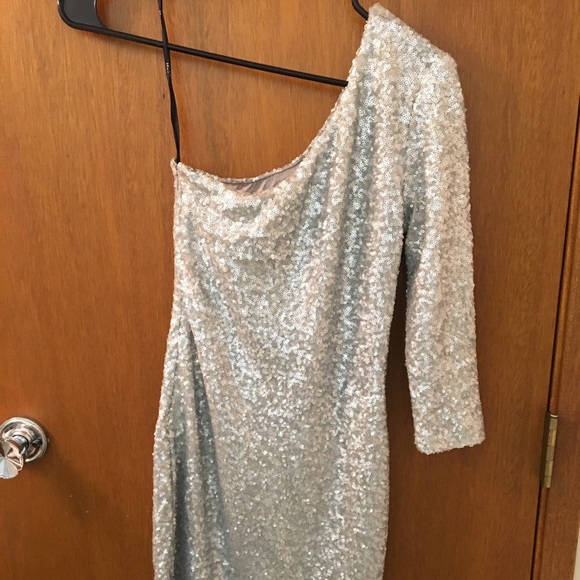 Sparkly one shoulder sequin stunner - Picture 2 of 5